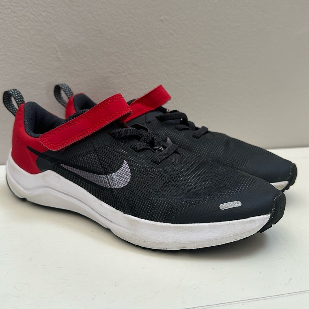 Boys Nike Downshifter size 3